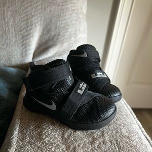 Lebron Soldier IX Toddler sneaker 6c